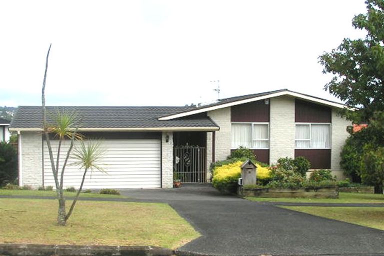 Photo of property in 16 Longwood Place, Forrest Hill, Auckland, 0620
