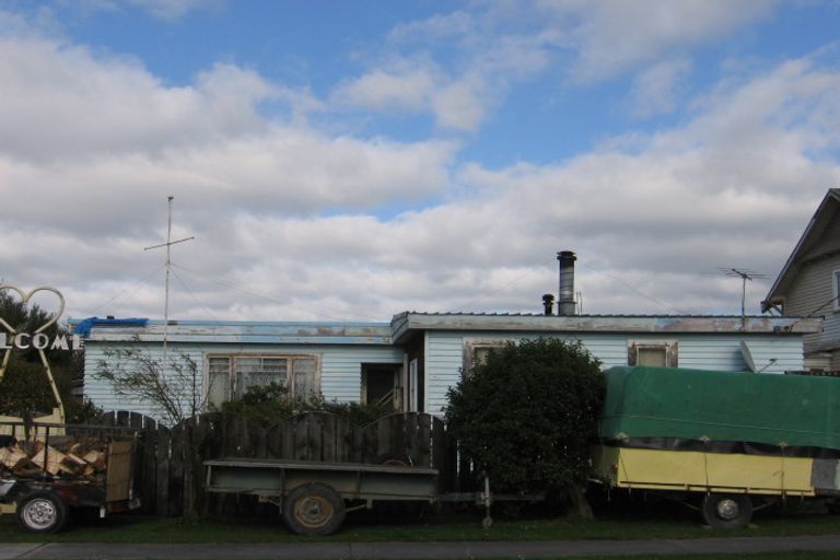 Photo of property in 100 Brandon Street, Featherston, 5710