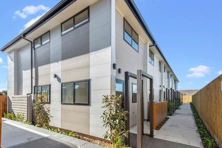 Photo of property in 5/137 Tirimoana Road, Te Atatu South, Auckland, 0602