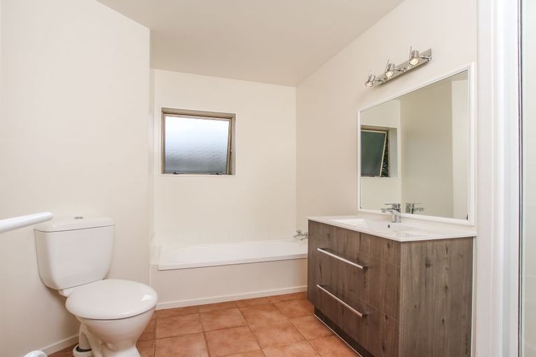 Photo of property in 17 Jelicich Court, Henderson, Auckland, 0612