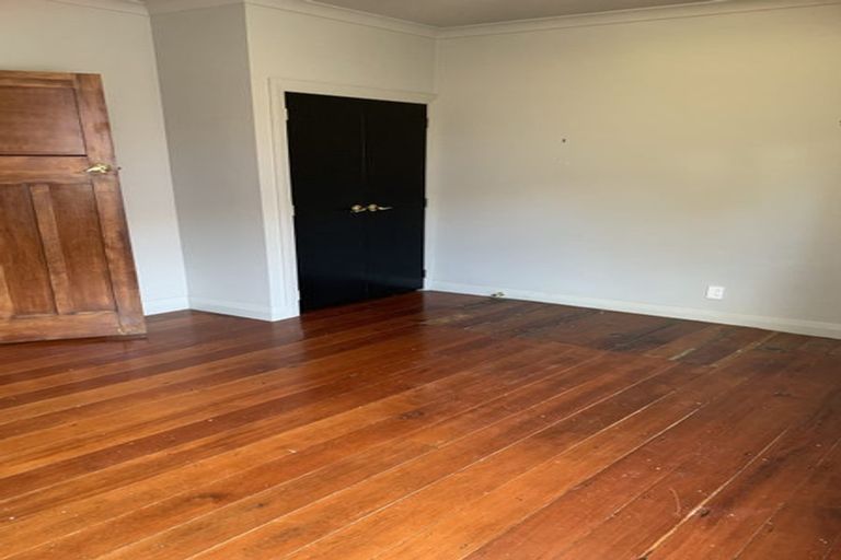 Photo of property in 12 Hargreaves Street, Mount Cook, Wellington, 6021