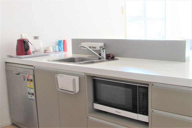 Photo of property in 64 Saddleback Grove, Karori, Wellington, 6012