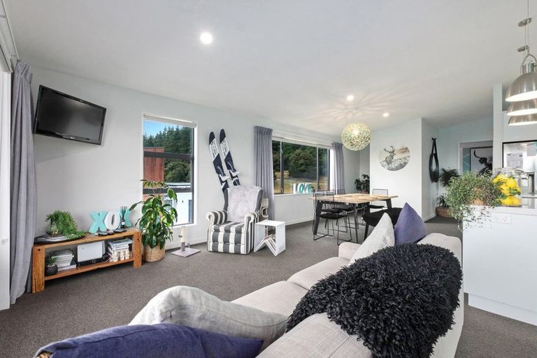 Photo of property in 8 Edgewood Place, Wanaka, 9305