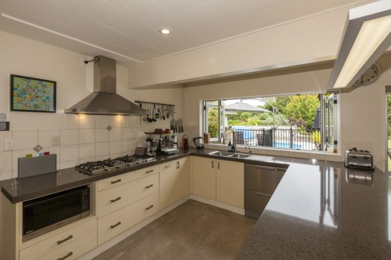 Photo of property in 256 Te Moana Road, Waikanae, 5036