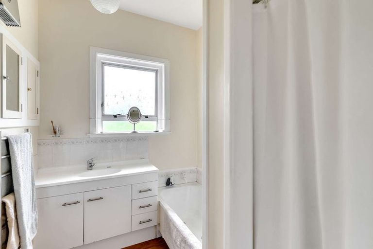 Photo of property in 73 Corson Avenue, Beckenham, Christchurch, 8023