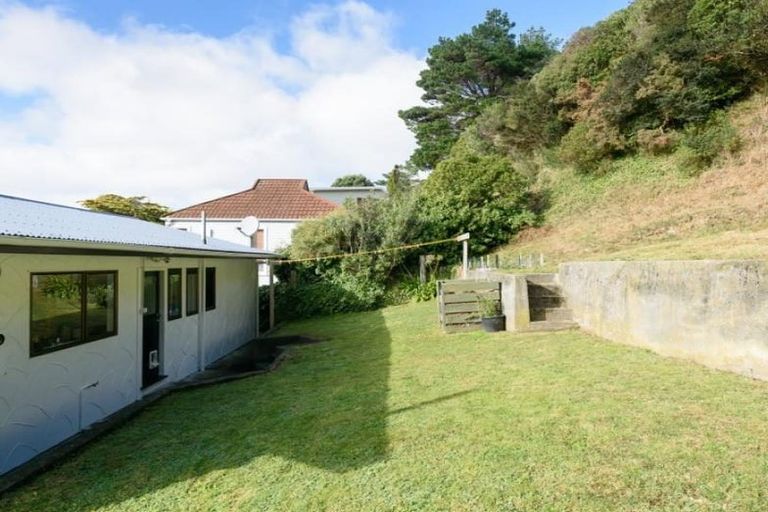 Photo of property in 98 Allington Road, Karori, Wellington, 6012