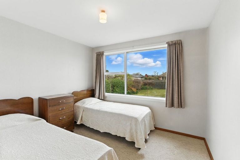 Photo of property in 70 Daniels Road, Redwood, Christchurch, 8051