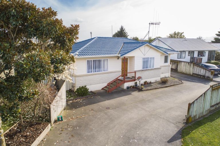 Photo of property in 38 Dalfield Place, Highbury, Palmerston North, 4412