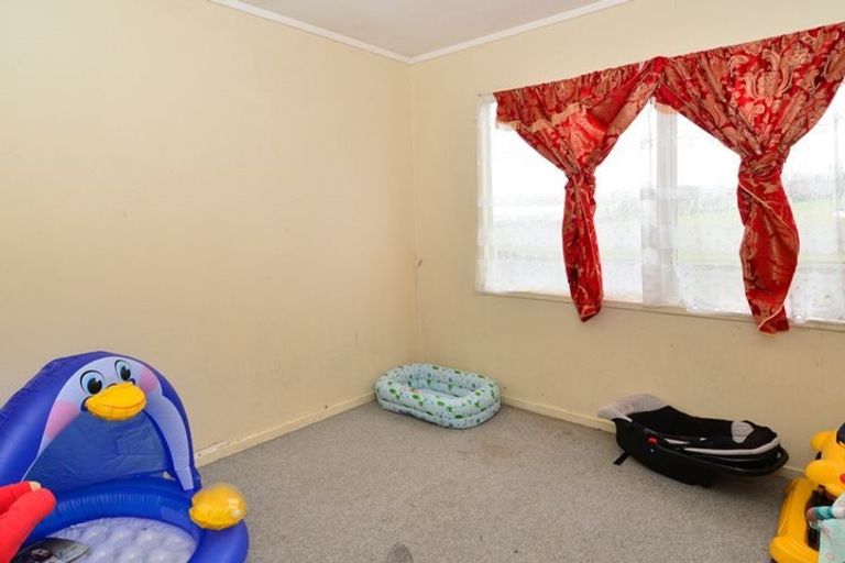 Photo of property in 2/136 Shifnal Drive, Randwick Park, Auckland, 2105
