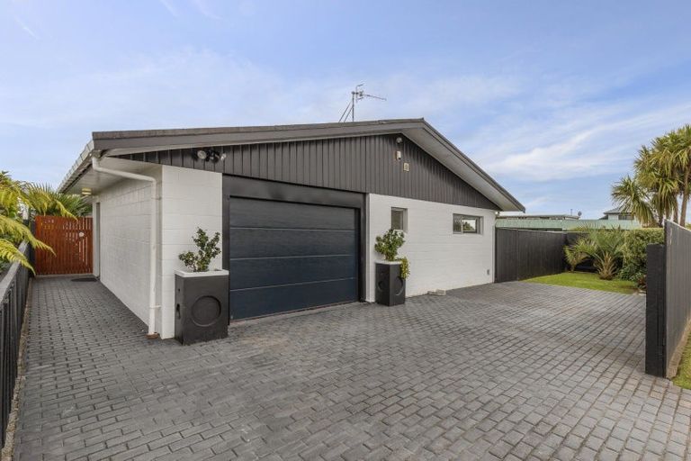 Photo of property in 23 Featherston Street, Levin, 5510