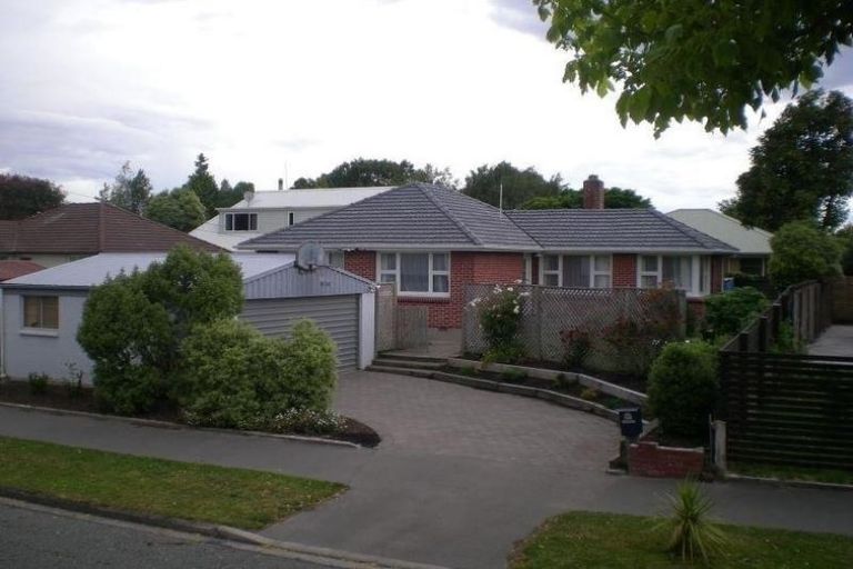 Photo of property in 27 Pinehurst Crescent, Russley, Christchurch, 8042