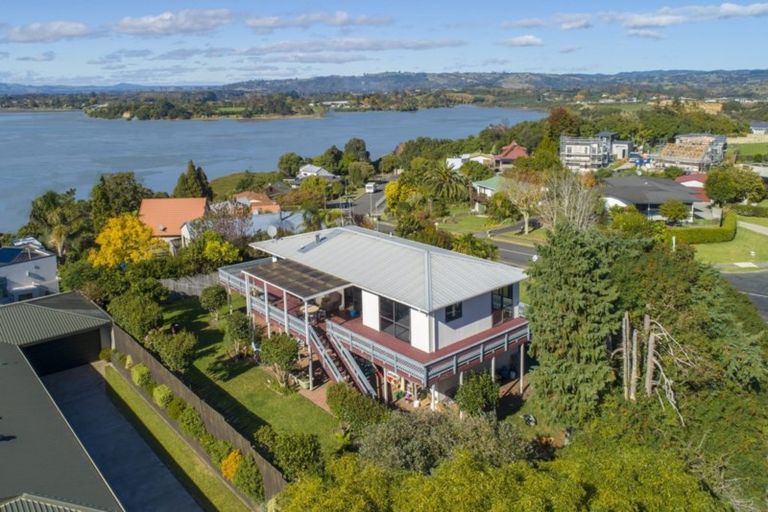 Photo of property in 1 Tinopai Drive, Omokoroa, 3114