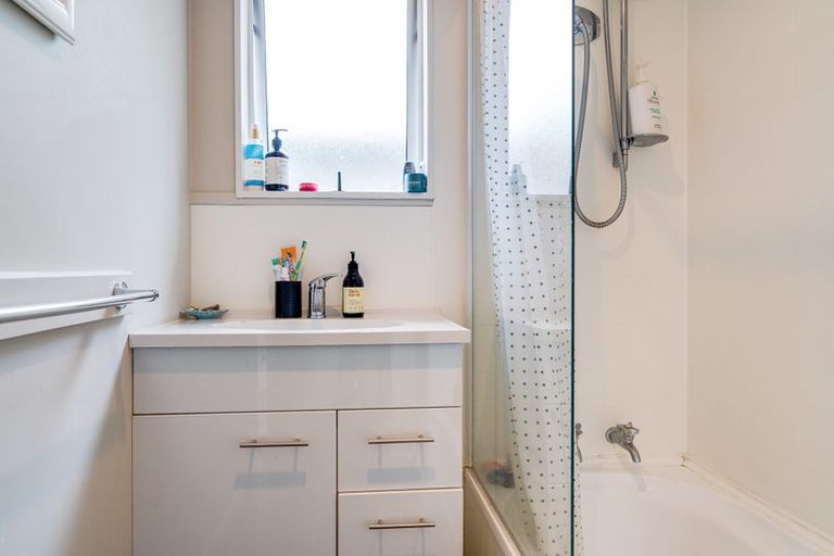 Photo of property in 3 Cross Street, Raglan, 3225