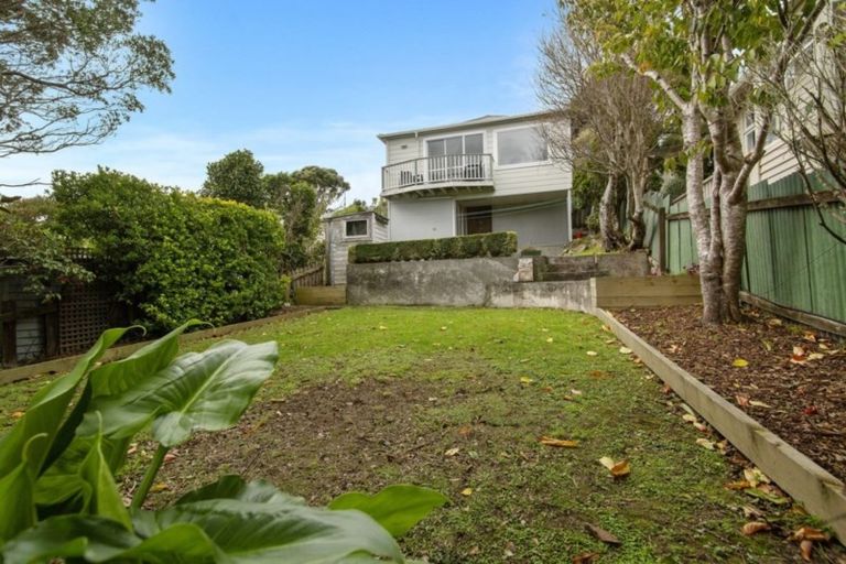 Photo of property in 107 Northland Road, Northland, Wellington, 6012