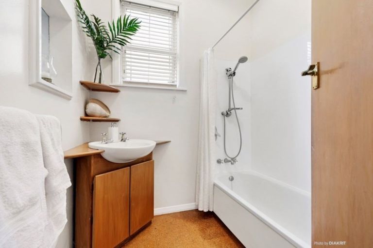 Photo of property in 132 The Ridgeway, Mornington, Wellington, 6021