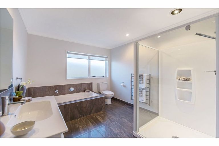 Photo of property in 162 Wainui Road, Silverdale, 0932