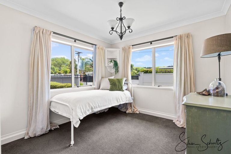 Photo of property in 18 Pahi Road, Paparoa, 0571