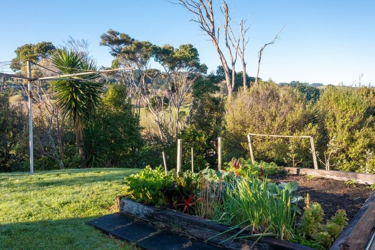 Photo of property in 4 Robertson Street, Raglan, 3225