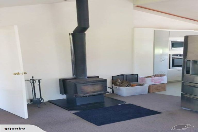 Photo of property in 80j Tirimoana Road, Te Atatu South, Auckland, 0602