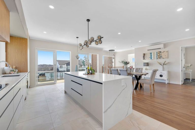 Photo of property in 25 Elevation Street, Flat Bush, Auckland, 2019