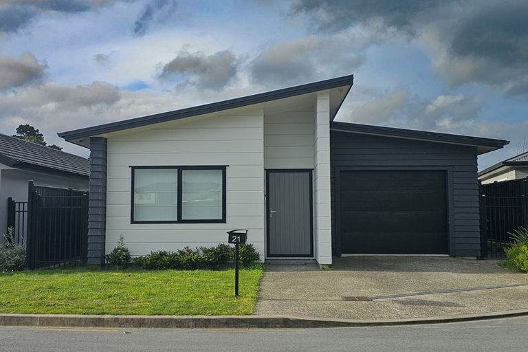 Photo of property in 21 Thornbury Lane, Timberlea, Upper Hutt, 5018