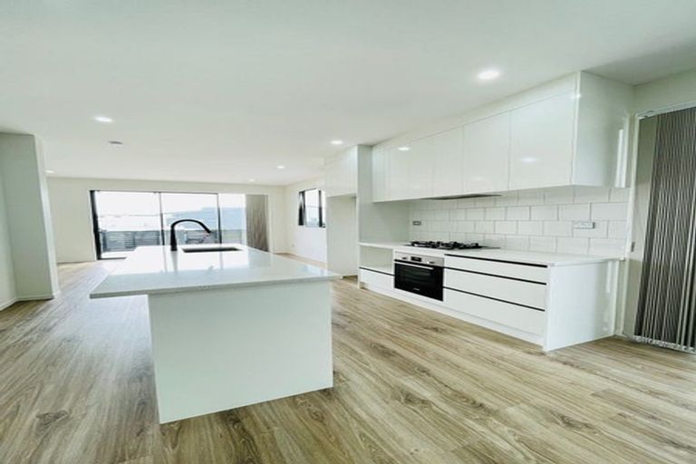 Photo of property in 28 Parahau Road, Papakura, 2110