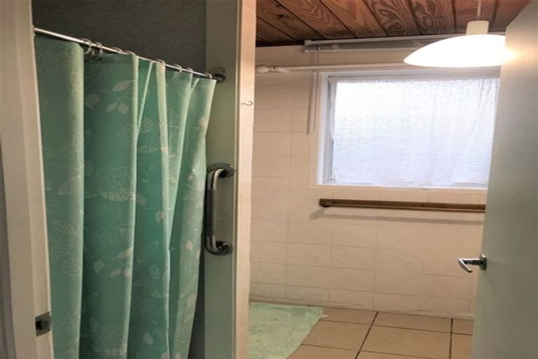 Photo of property in 134 Waimumu Road, Massey, Auckland, 0614