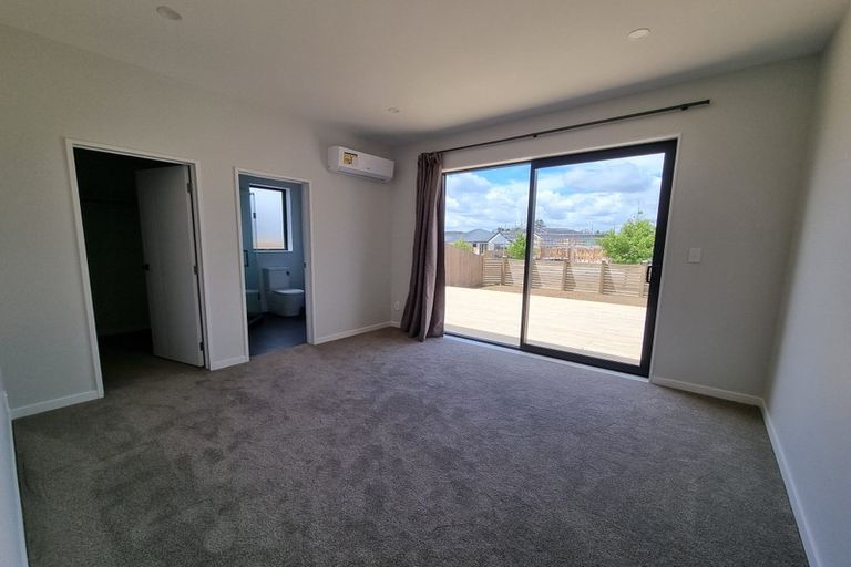 Photo of property in 11 Konoba Avenue, Kumeu, 0810