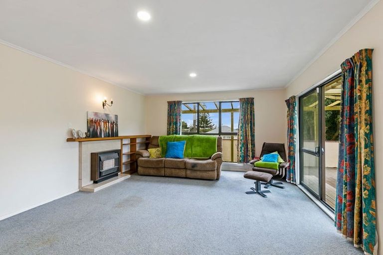 Photo of property in 33 Hampton Hill Road, Tawa, Wellington, 5028