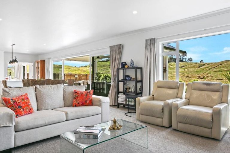 Photo of property in 98 Loch Views Road, Acacia Bay, Taupo, 3385