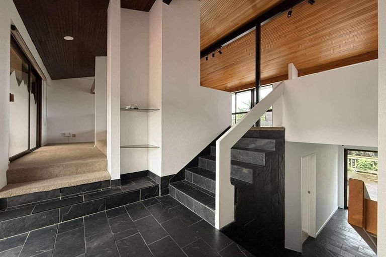 Photo of property in 27 Rembrandt Avenue, Tawa, Wellington, 5028