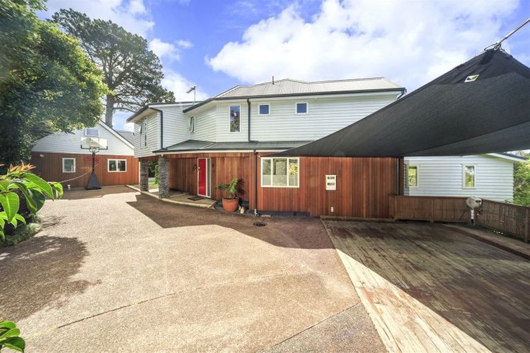 Photo of property in 100 Kowhai Road, Campbells Bay, Auckland, 0630