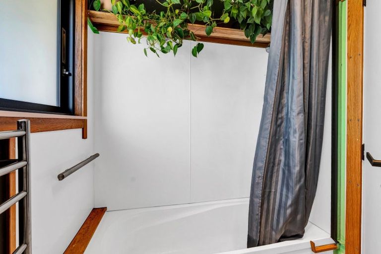 Photo of property in 87 Wrantage Street, Westown, New Plymouth, 4310