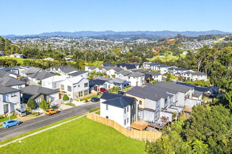 Photo of property in 1 Kaimai Avenue, Massey, 0614