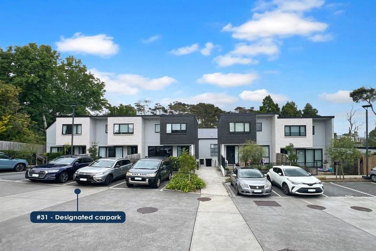 Photo of property in 31 Tokai Place, Glen Eden, 0602