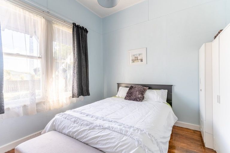 Photo of property in 52 Kirk Street, Otaki, 5512