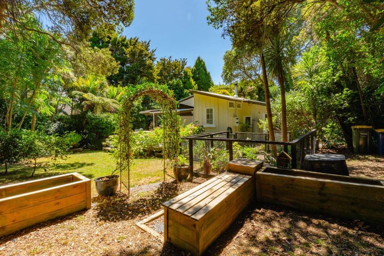 Photo of property in 31 Tane Road, Laingholm, Auckland, 0604