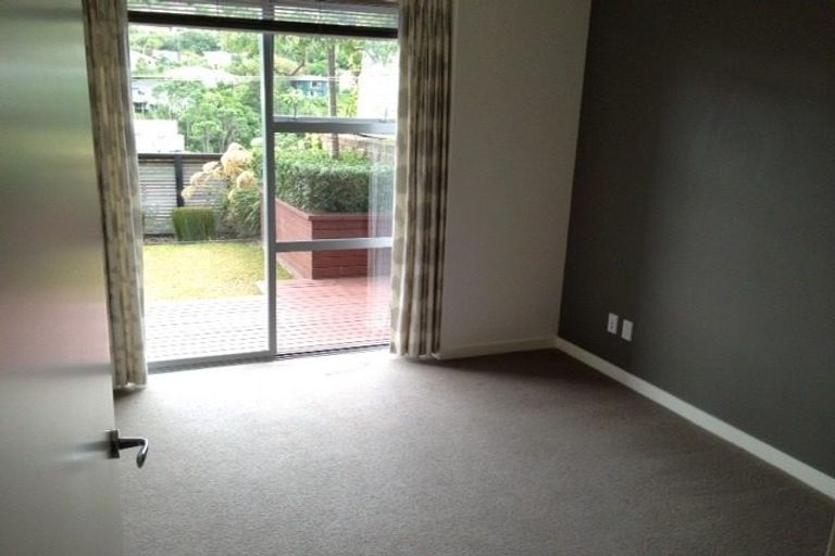 Photo of property in 49 Tiketike Way, Brooklyn, Wellington, 6021