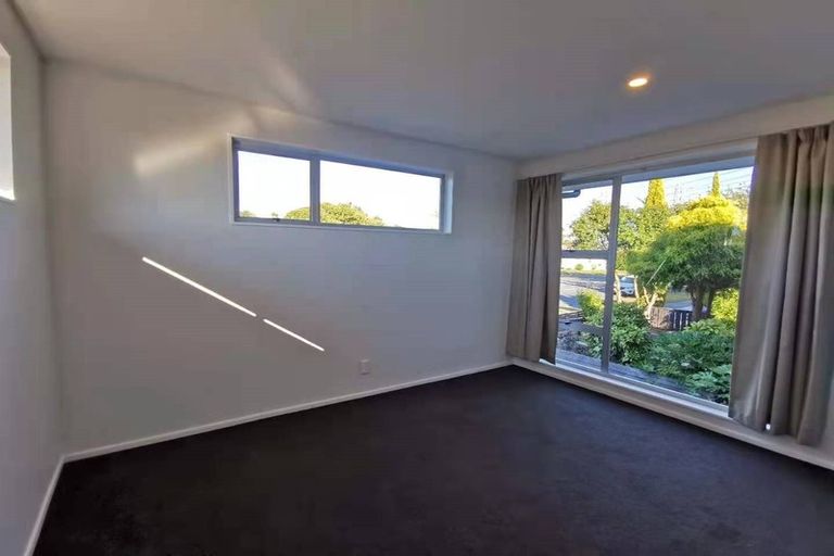 Photo of property in 32 Ambleside Drive, Burnside, Christchurch, 8053