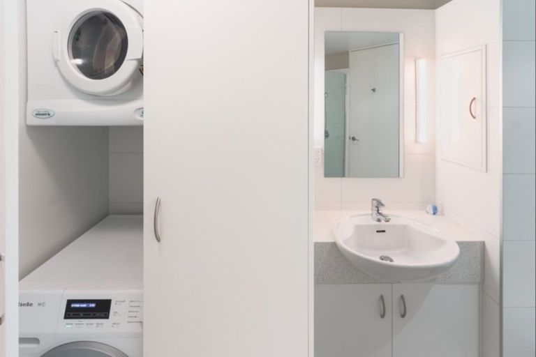 Photo of property in 113a Glenmore Street, Kelburn, Wellington, 6012