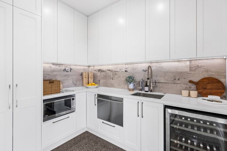 Photo of property in 23 Te Roera Drive, Taradale, Napier, 4112