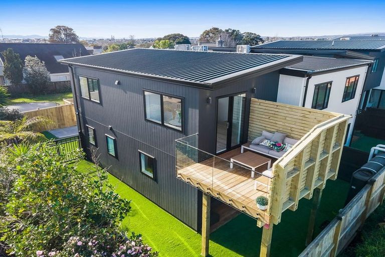 Photo of property in 19f Bradbury Road, Botany Downs, Auckland, 2010