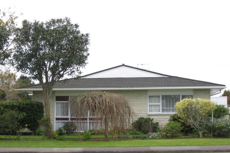 Photo of property in 2 Kauri Street, Merrilands, New Plymouth, 4312