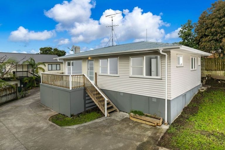Photo of property in 1/28 Fairclough Road, Beach Haven, Auckland, 0626