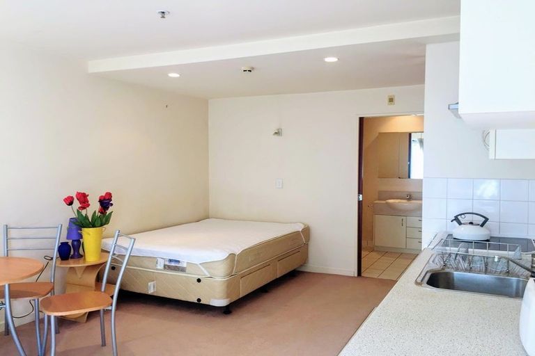 Photo of property in Terrace Heights Apartments, 4f/163 The Terrace, Wellington Central, Wellington, 6011