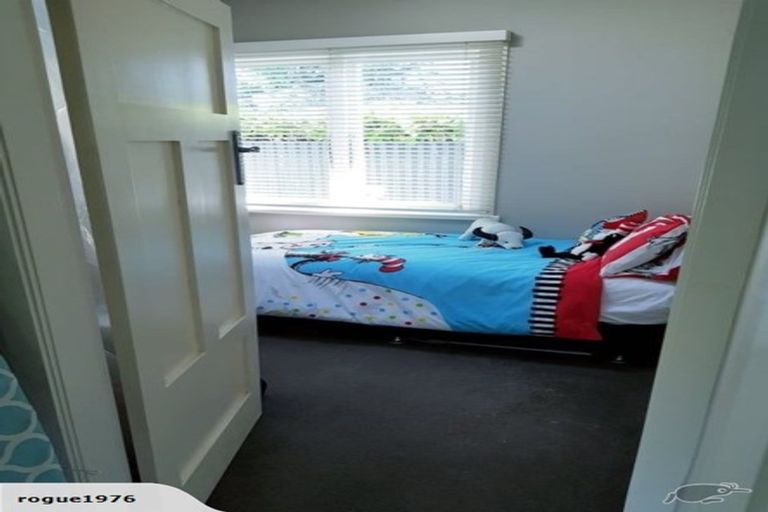 Photo of property in 28 Malvern Road, Morningside, Auckland, 1022