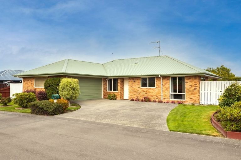 Photo of property in 12 Country Lane, Rangiora, 7400