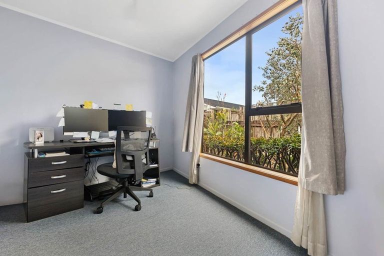 Photo of property in 1/5 Gulf Crest, Bucklands Beach, Auckland, 2012