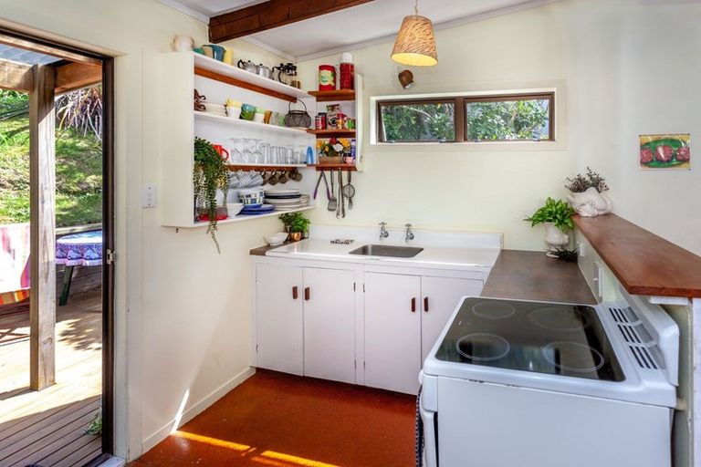 Photo of property in 20 Tutaritari Road, Hahei, Whitianga, 3591