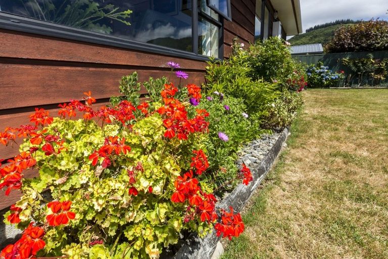 Photo of property in 39b Gemstone Drive, Birchville, Upper Hutt, 5018